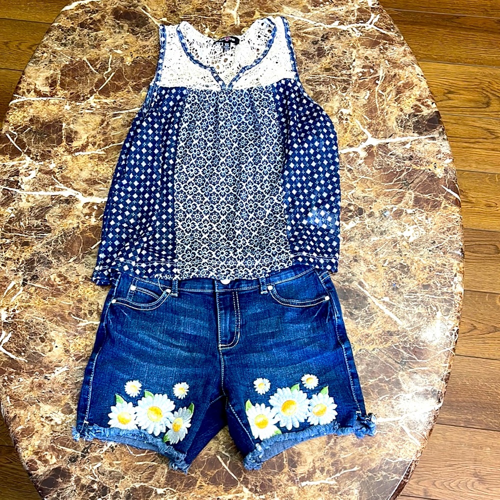 Bundle top and jeans shorts. Girls. Top youth XS. Jean shorts size